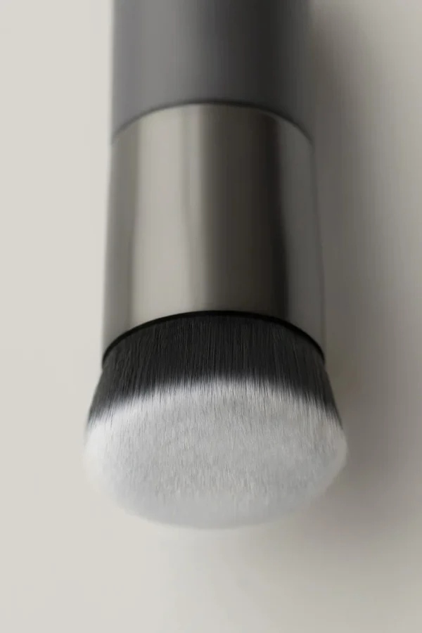 Zero Makeup all purpose foundation blending brush with box for smooth makeup application in Karachi - Pakistan