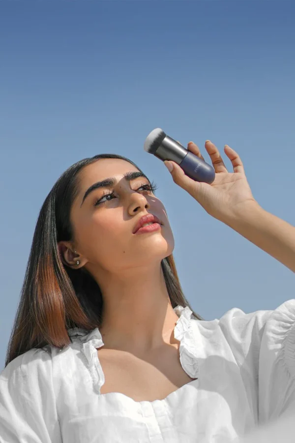 Zero Makeup all purpose foundation blending brush with box for smooth makeup application in Karachi - Use